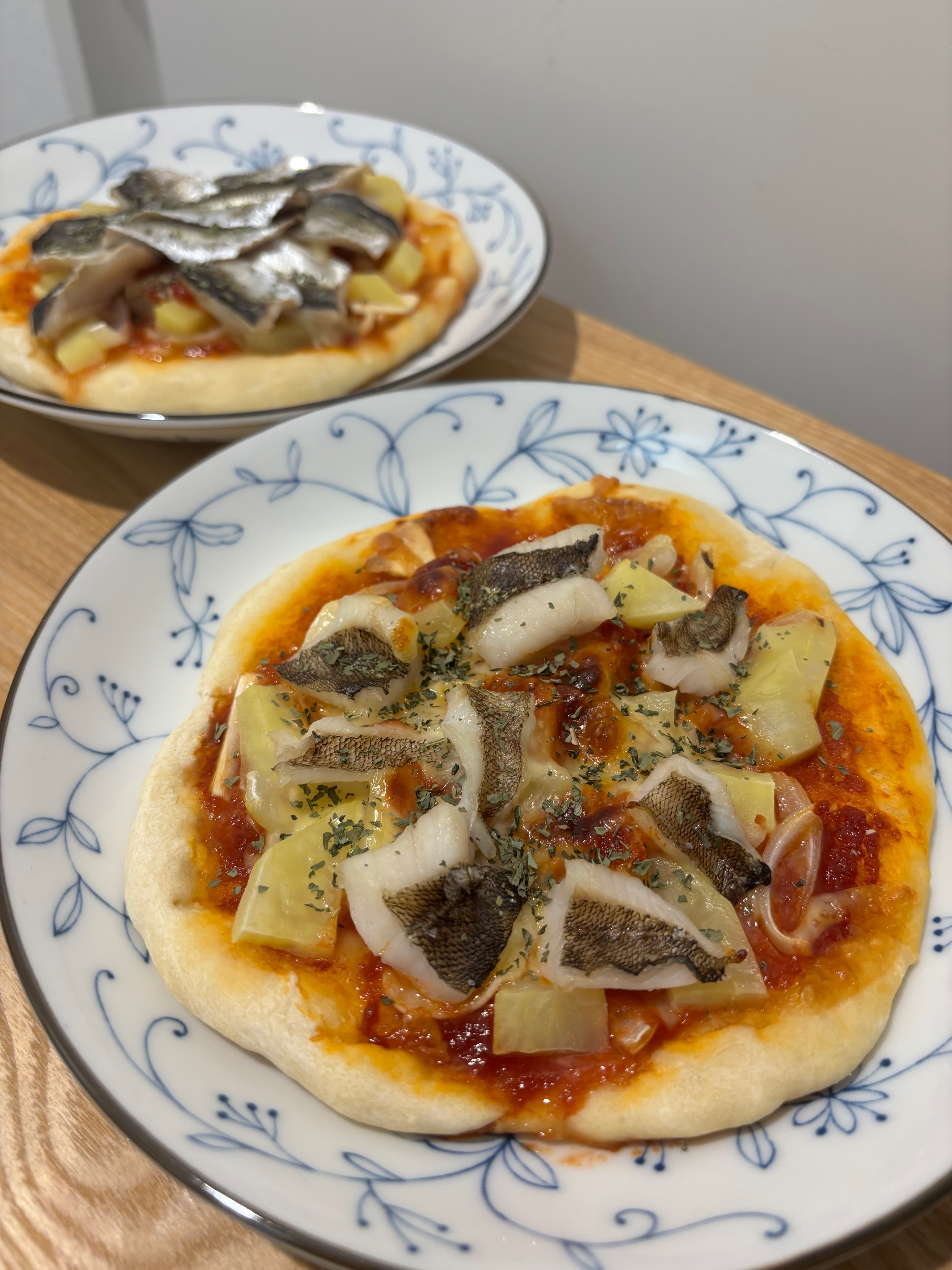 白身魚のトマトピザ